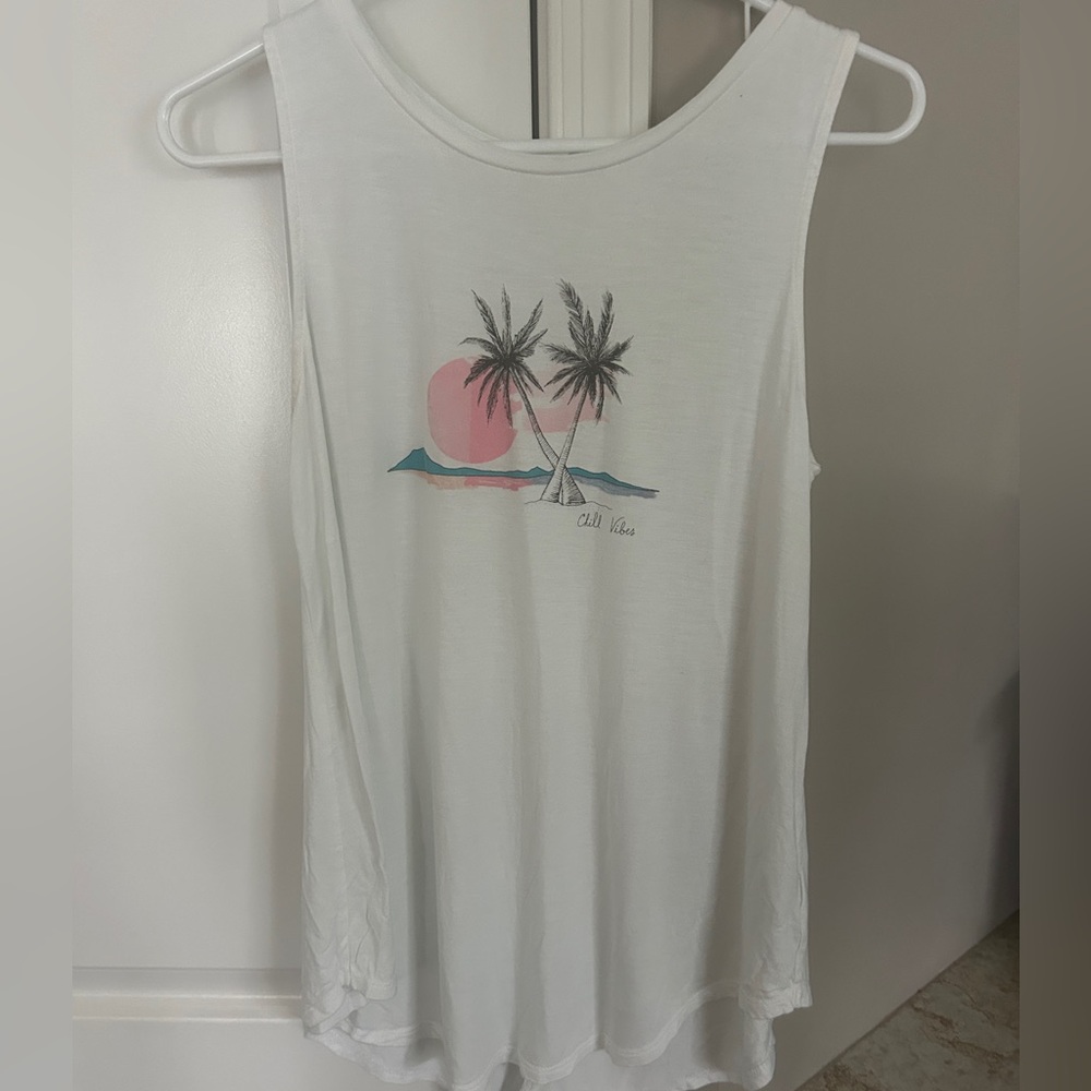 Women’s Old Navy Chill Vibes Graphic Tank Top Medium